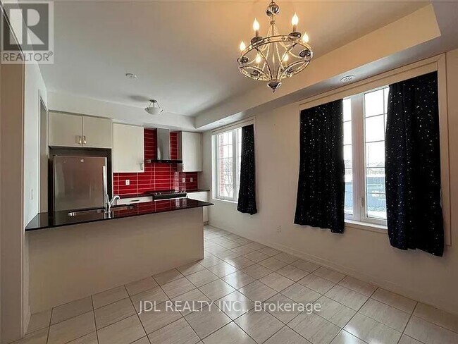 Photo du bâtiment - 302 Clay Stones St