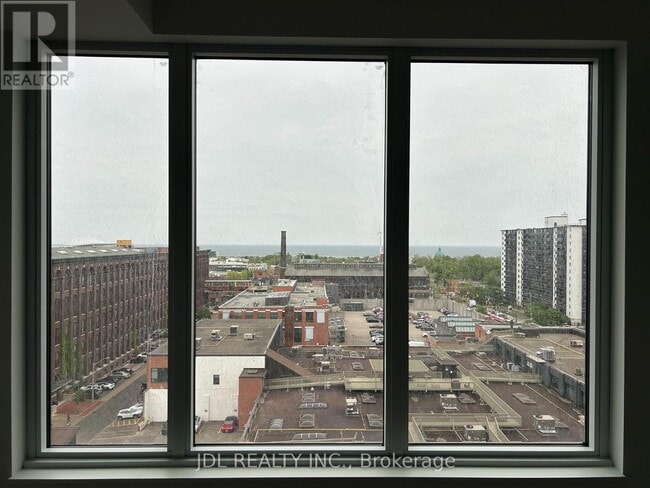 Building Photo - 285 Dufferin St