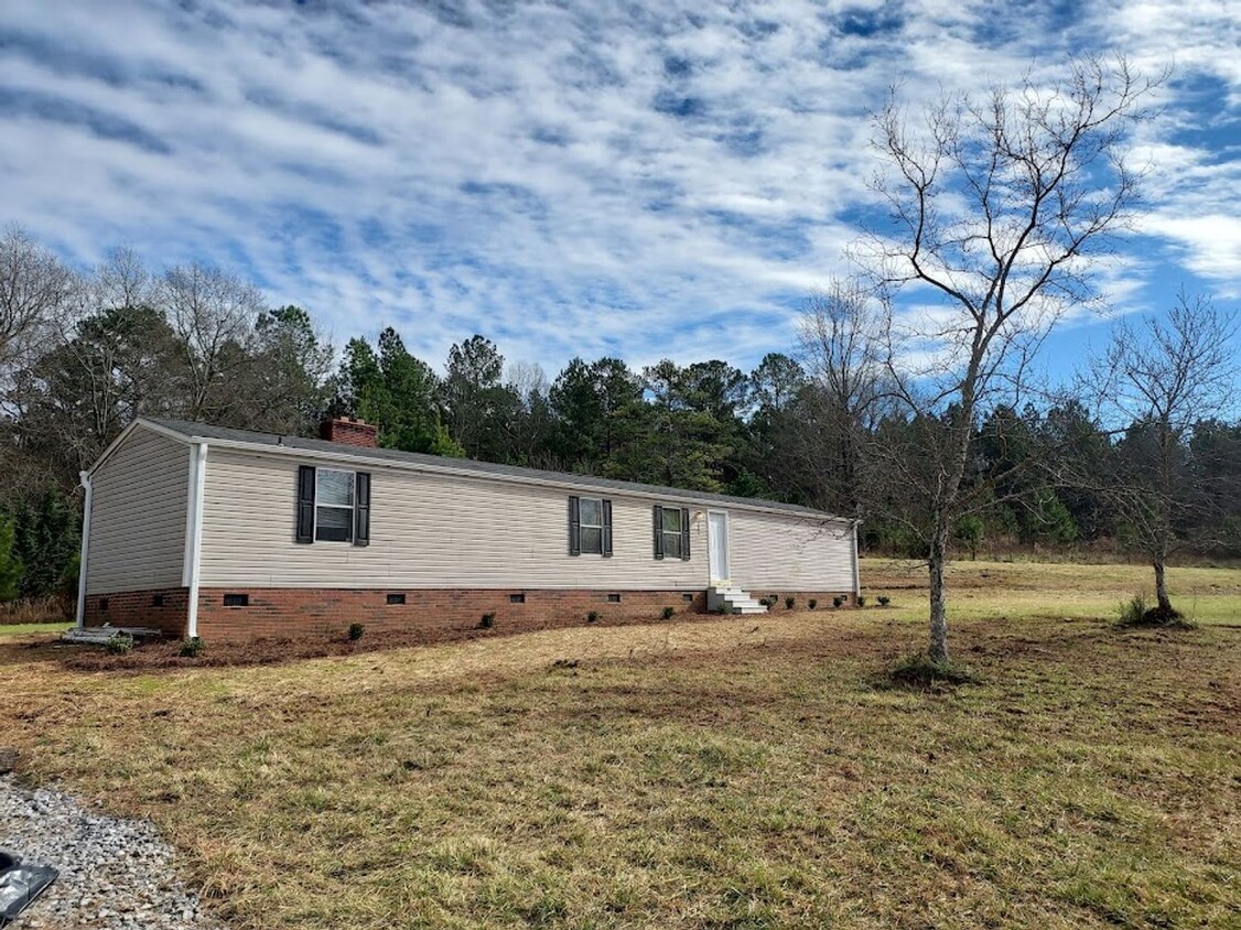 Primary Photo - 3 BR Mobile Home on 4 acres in Belton, SC