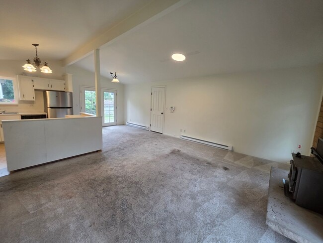 Building Photo - Lynnwood 3 Bedroom Rambler with Fenced Yard - Pets Welcome