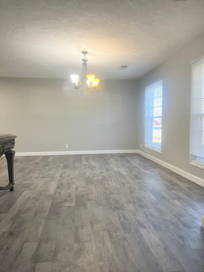 Foto del edificio - 3912 Manorwood Dr