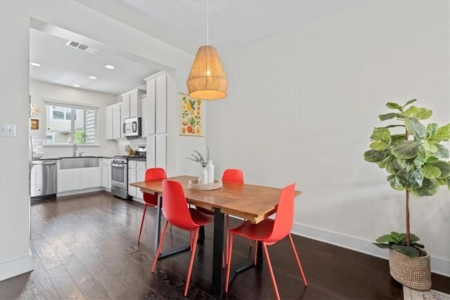 Building Photo - 7405 Wolverine St