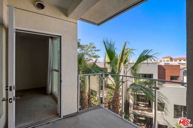 Foto del edificio - 12655 Bluff Creek Dr