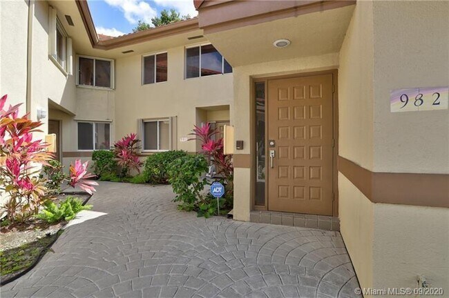 Building Photo - 982 NW 93rd Ave
