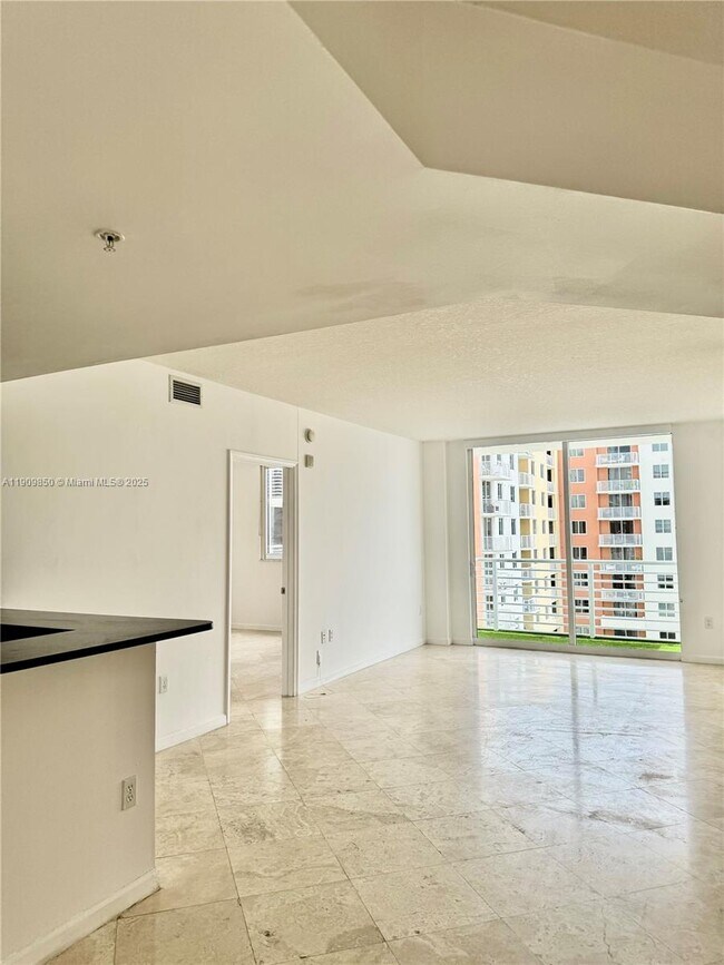 Foto del edificio - 18800 NE 29th Ave