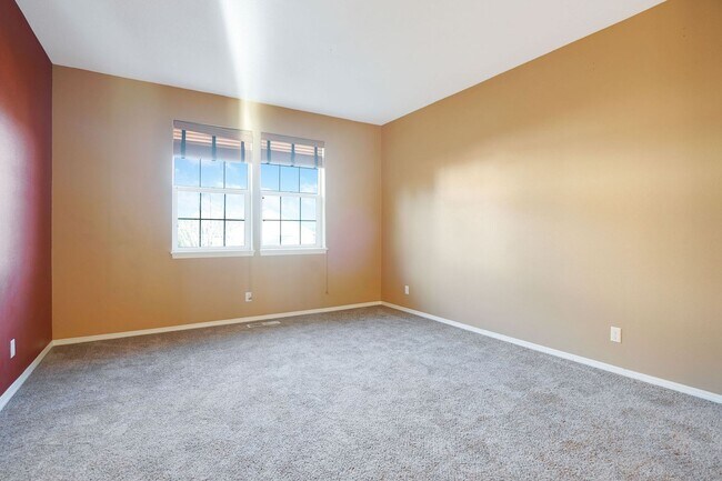 Foto del edificio - 4Bd/2.5Ba Two Story House - Available to View!