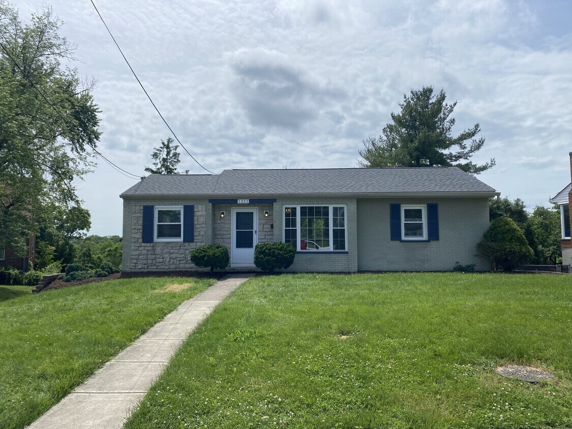 Foto principal - 1211 Hilltop Dr