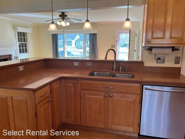 Building Photo - 3 br, 2 bath House - 1612 Parkview Dr