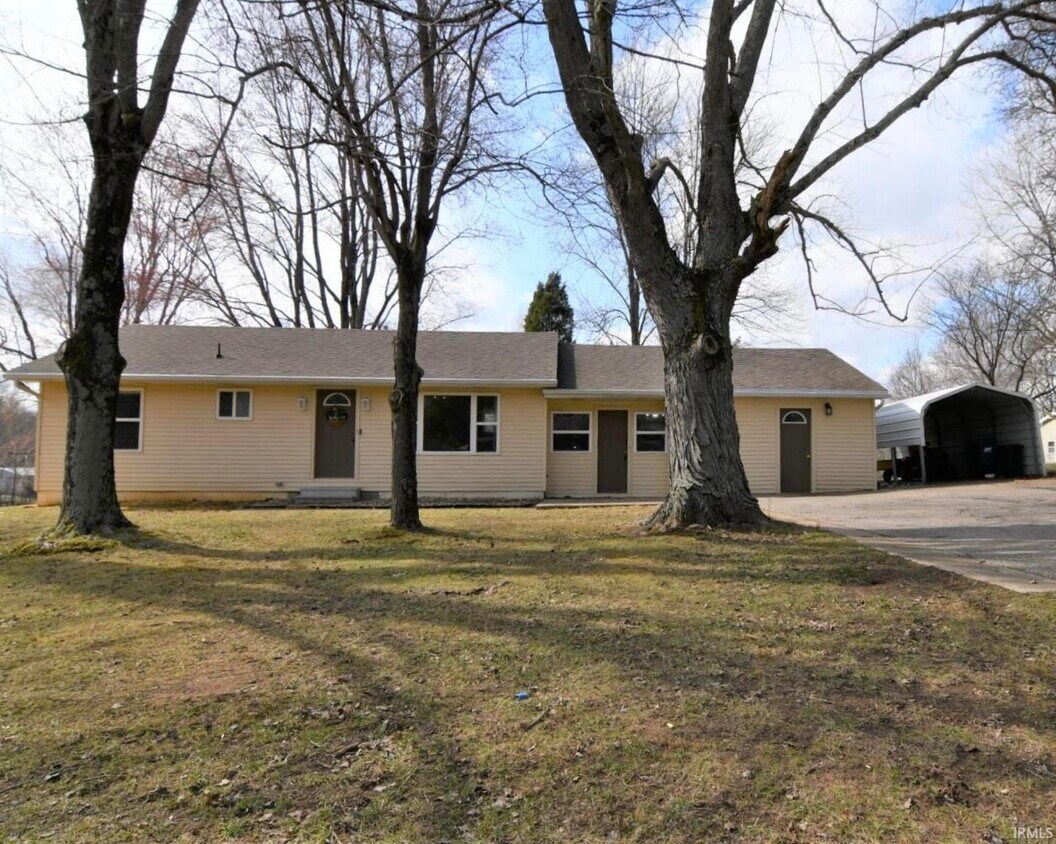 Foto principal - 611 Russell Rd