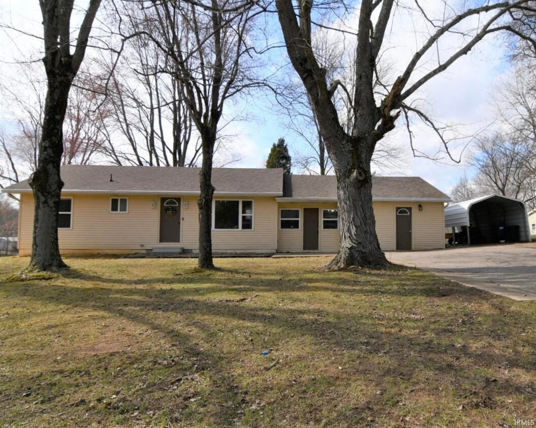 Primary Photo - 611 Russell Rd