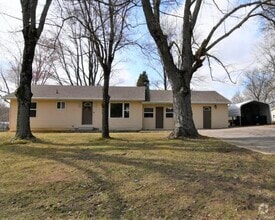 Building Photo - 611 Russell Rd