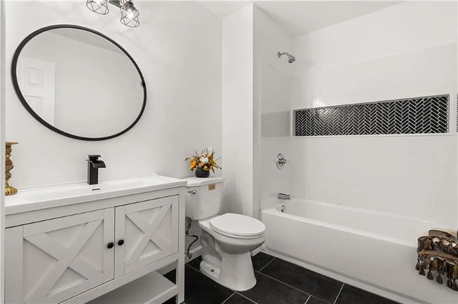 Foto del edificio - 4933 Parkwest Dr