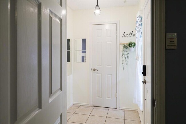 Building Photo - 8705 Clearbrook Trail