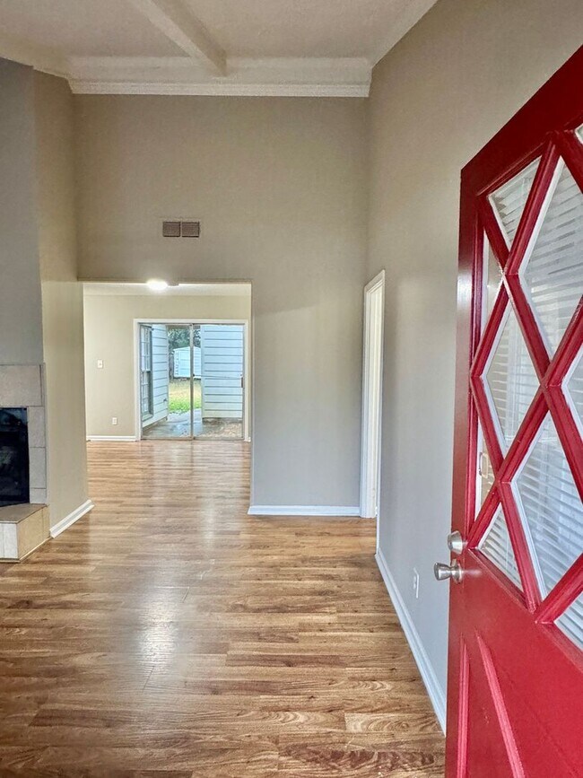 Building Photo - Stunning 3-Bedroom, 2-Bath Home!