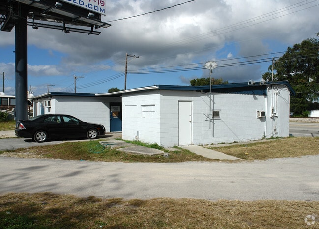 Building Photo - 3550 N Orange Blossom Trl