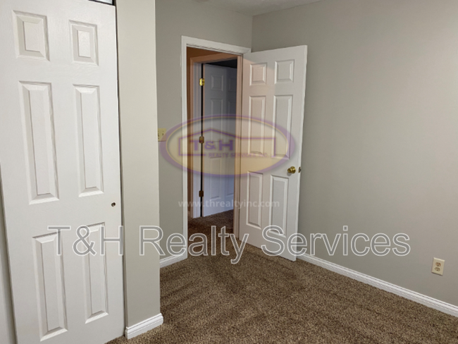 Building Photo - 5410 N Kercheval Dr