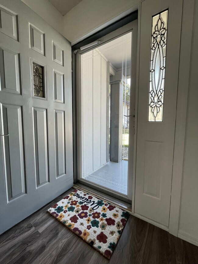 Foto del edificio - 26 Eleanor Ln