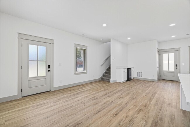 Foto del edificio - ***August 2025*** Brand New Luxury Build! 4 Bed, 4 Bath Townhome!