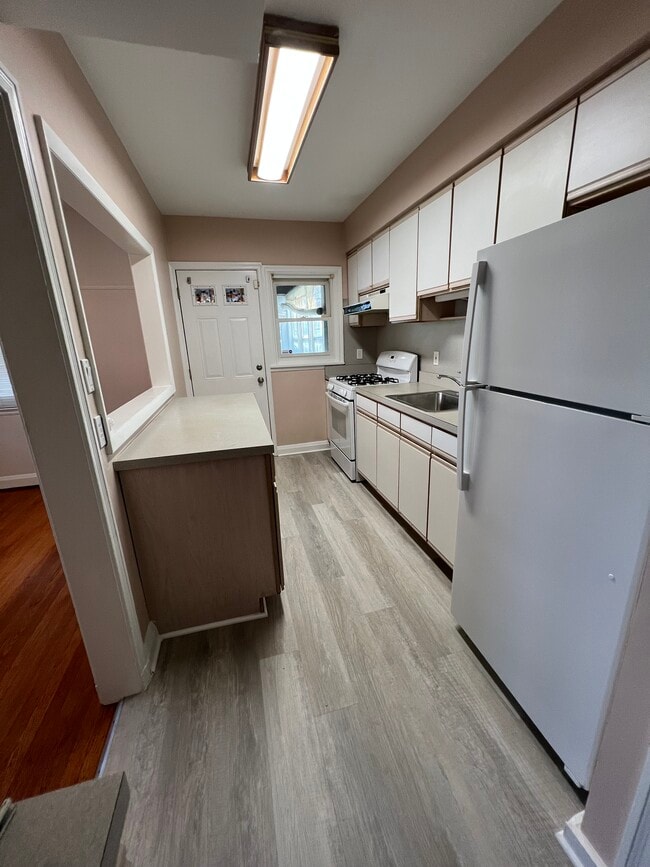 Building Photo - 915 Argonne Dr