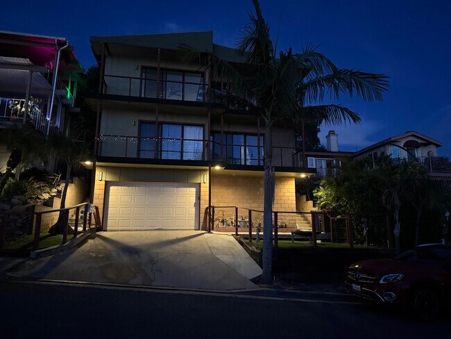 Building Photo - 2052 N Terrace Dr