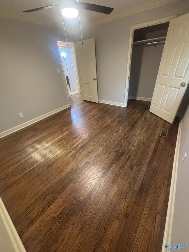 Foto del edificio - 1308 McClung Ave SE