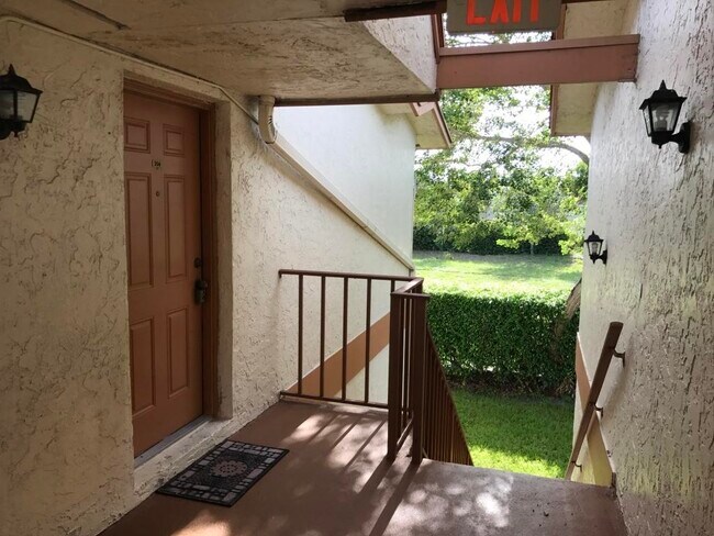 Building Photo - 1846 Abbey Rd