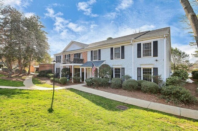 Foto del edificio - Spacious 2BR/2BA Condo in Prime South Charlotte Location!