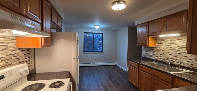 Building Photo - 175 Robert Dr