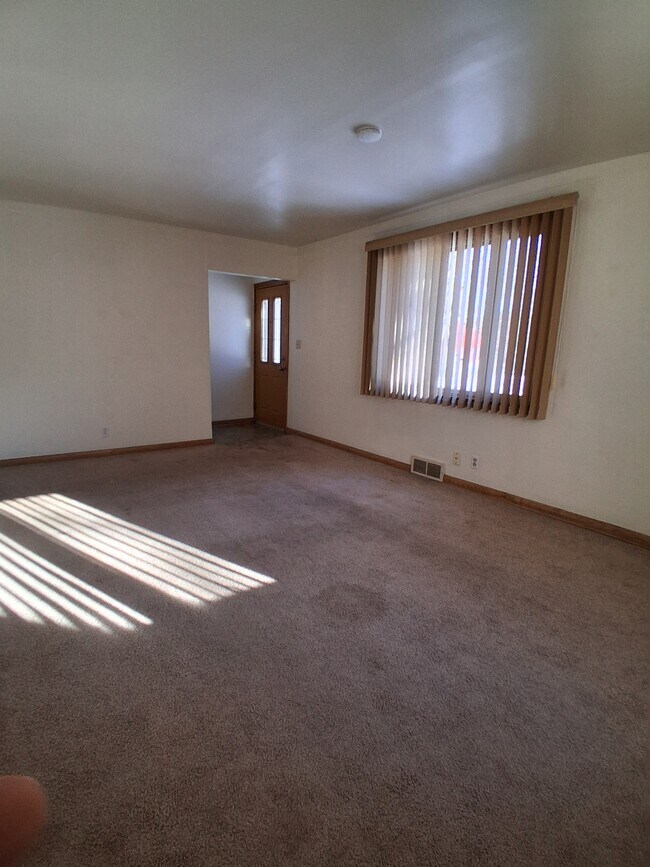 Living Room - 5387 N Edgewater Ln