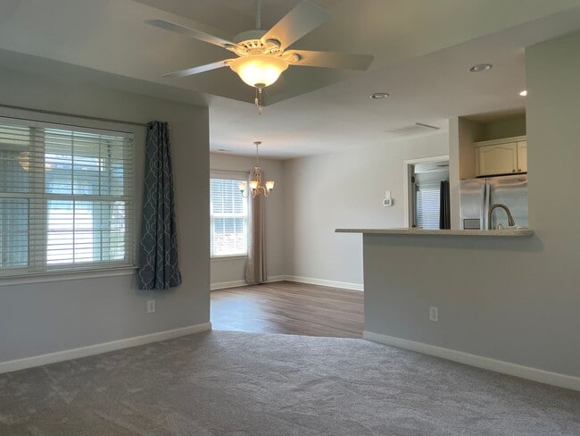 Building Photo - Beautiful 2BR Ranch Home in The Villages a...