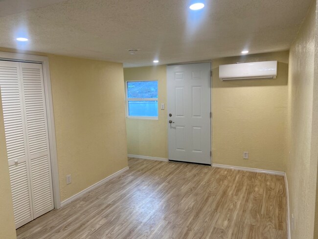 Foto del edificio - 2221 Gold Ave