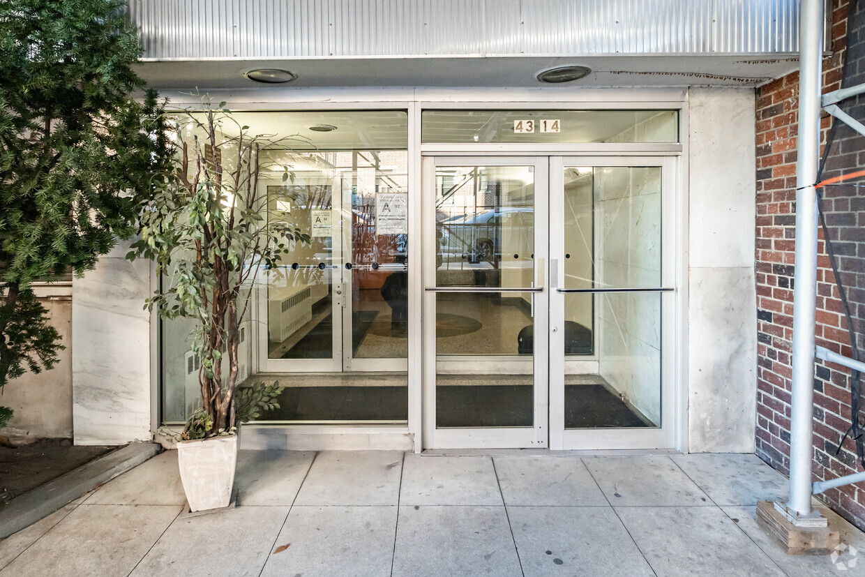 Entrance - 4314 60th St