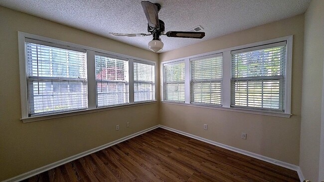 Building Photo - 2648 Morgan Lake Dr NE
