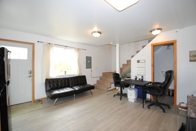 Building Photo - 1 Bed / 1 Bath off Roland Rd.