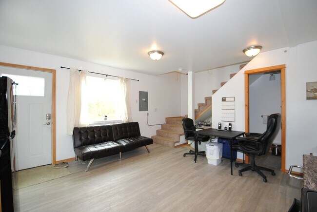 Foto del edificio - 1 Bed / 1 Bath off Roland Rd.