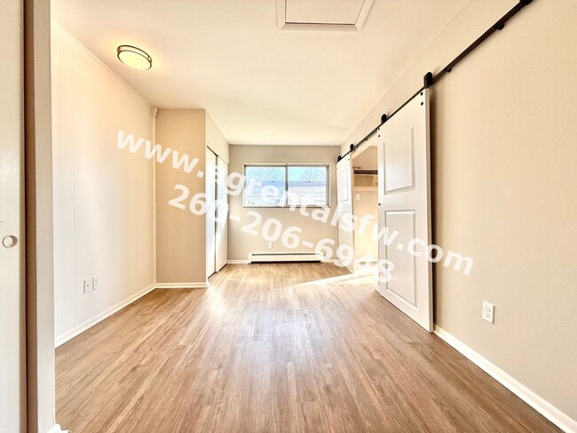 Building Photo - 1420 Green Rd