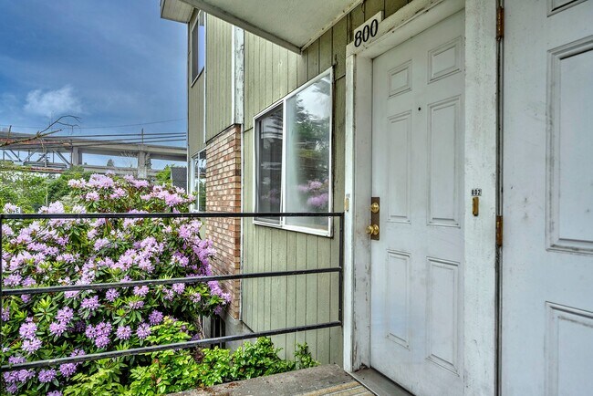Foto del edificio - One Bed/One Bath Seattle Apartment