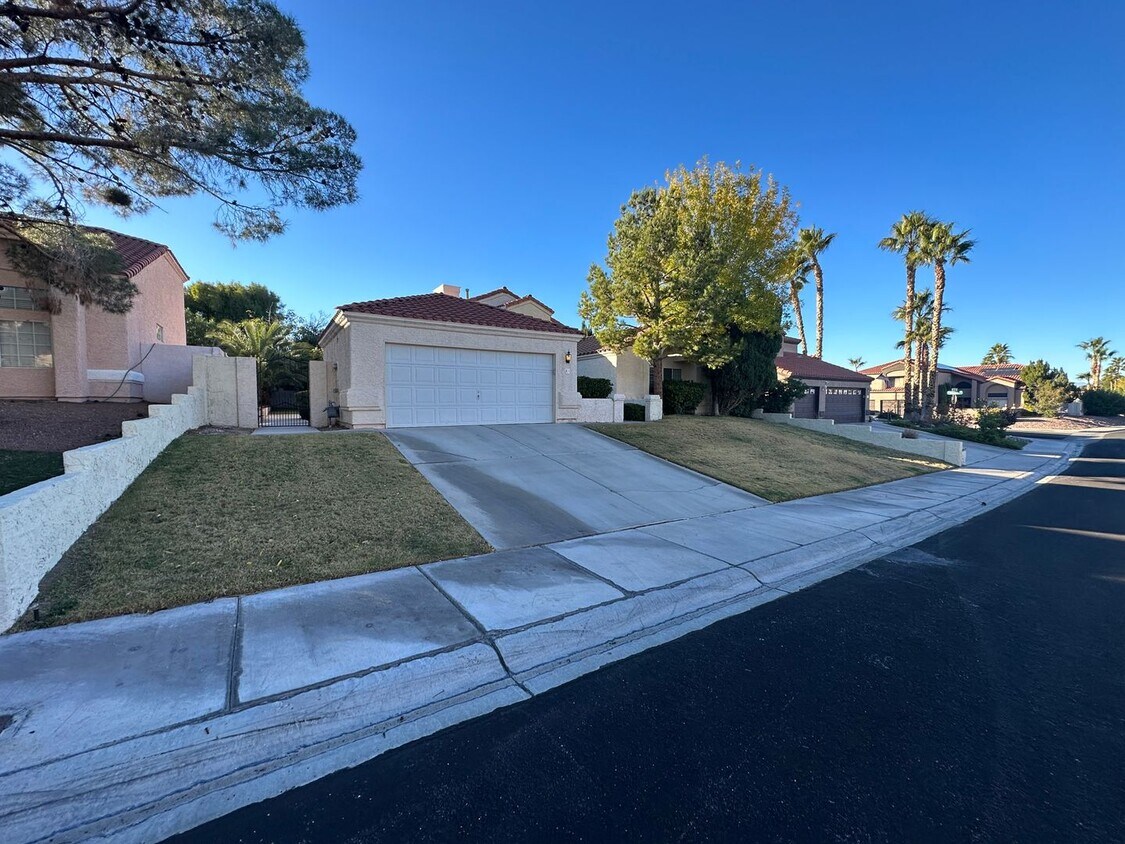 Primary Photo - Green Valley home with front and back grass