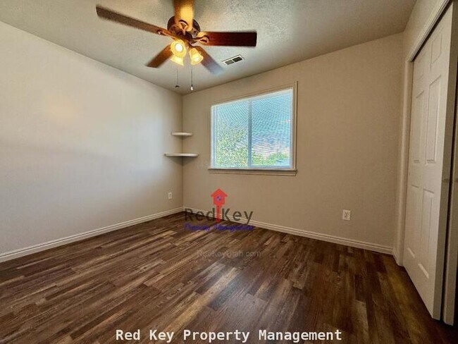Building Photo - Crystal Bay Dr Single Family Home