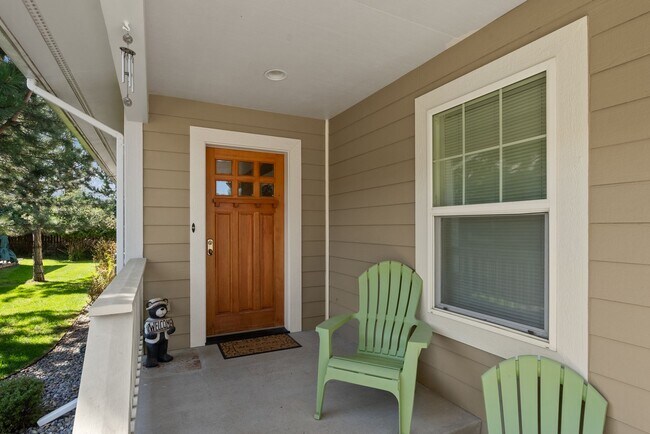 Building Photo - Furnished 2 BR + Den/2.5 BA Whitefish Town...