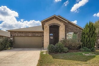 Building Photo - 16605 Aventura Ave