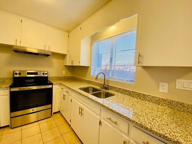 Foto del edificio - $500 Off Move In Special! Beautifully Remo...
