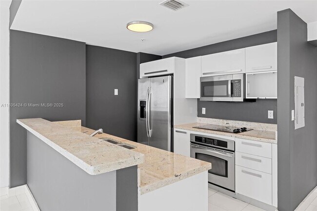 Foto del edificio - 601 NE 36th St
