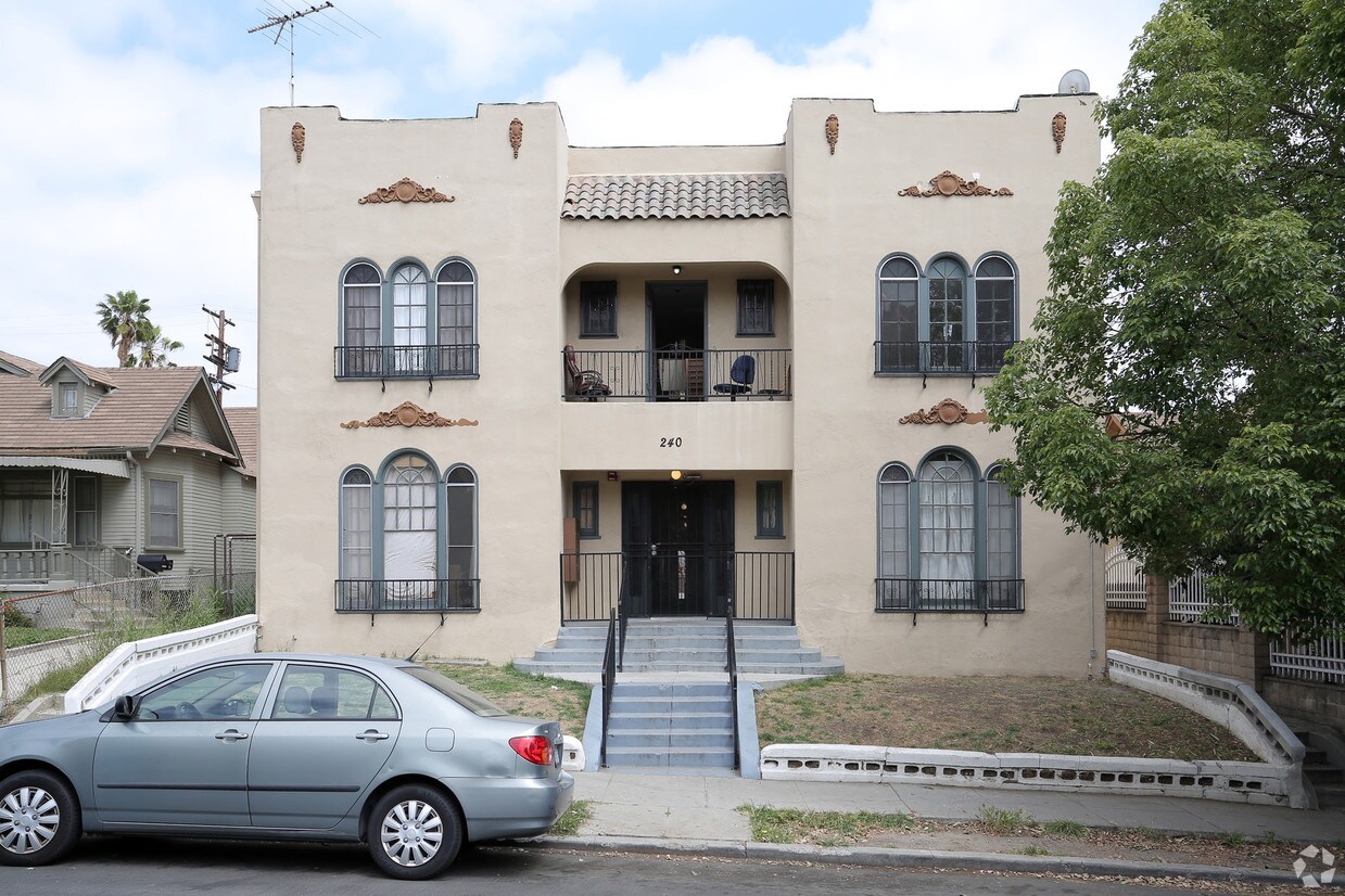 Building Photo - 240 Robinson St