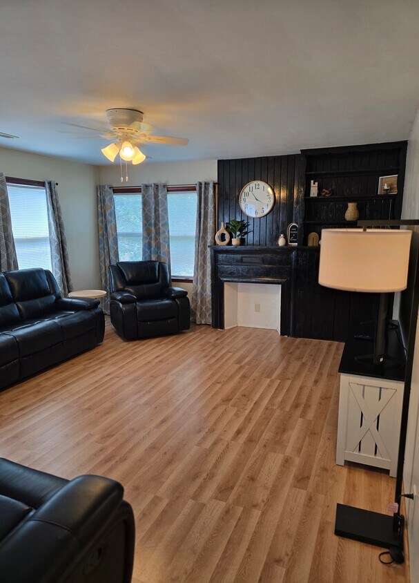 Foto principal - 310 Cottage Ct