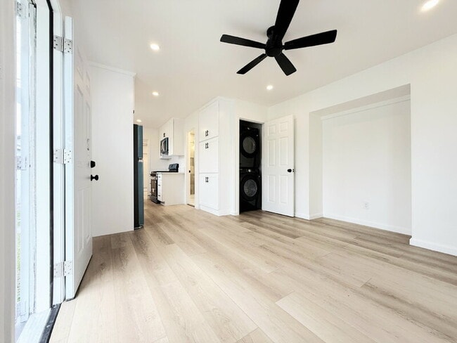 Foto del edificio - 1163 1/2 East 70th Street