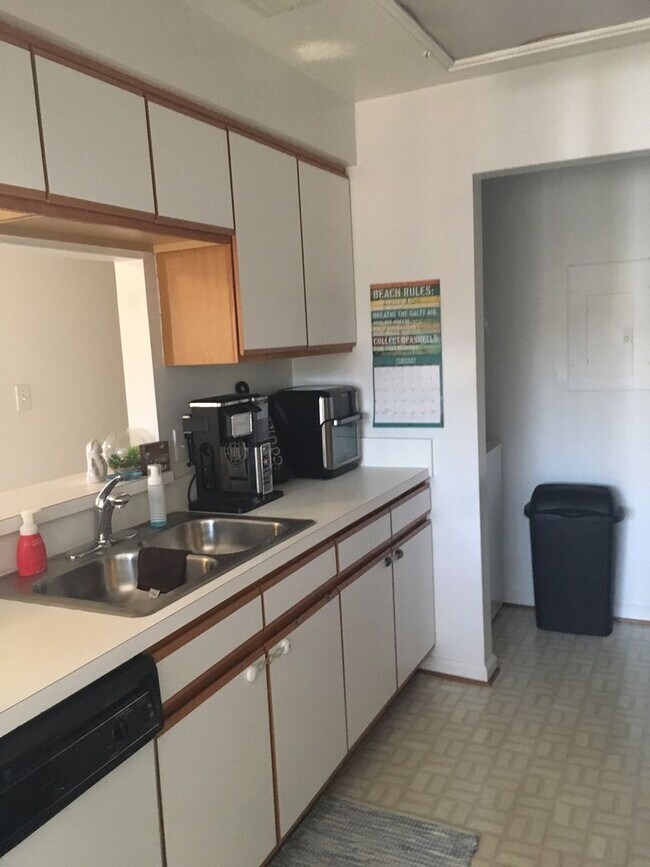 Building Photo - Great Condo Near Shopping, Restaurants & E...