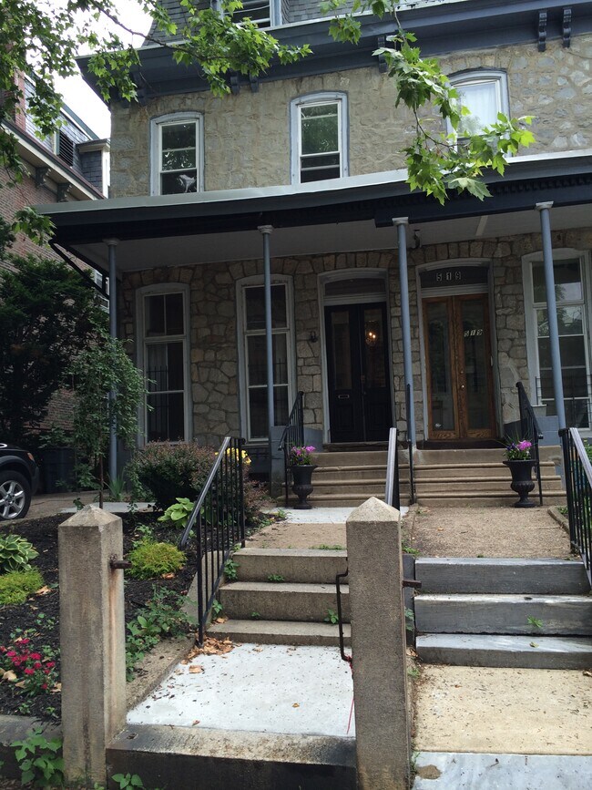 Building Photo - 517 S 41st St