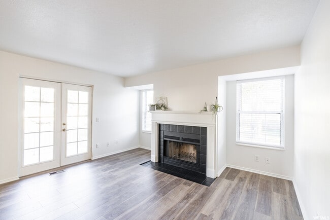 Living Room - 822 E Gatewood Dr Townhome