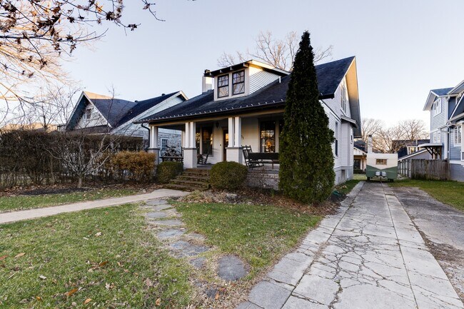 Foto del edificio - 1511 Elmwood Ave